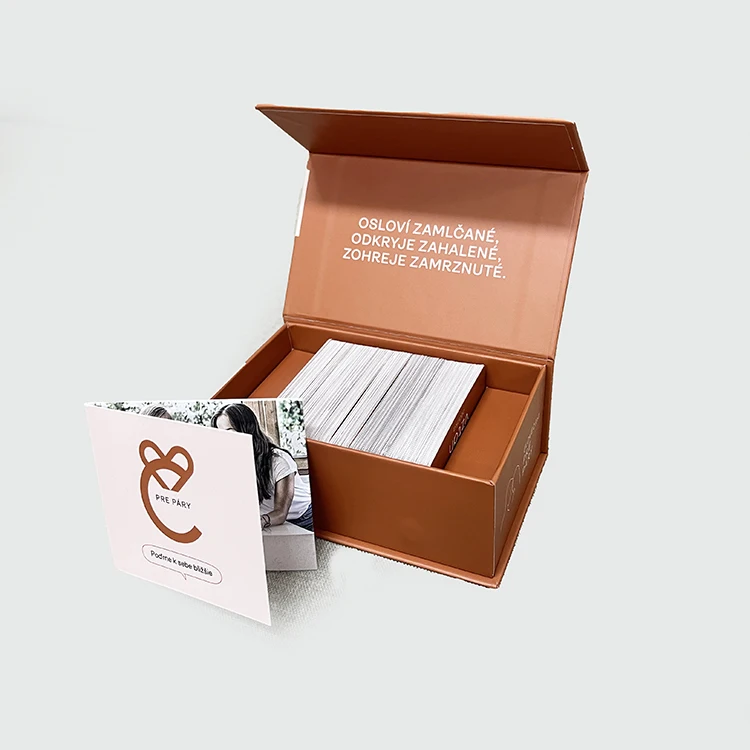 Maßgeschneiderte, faltschachtelförmige Geschenkbox mit Magnetverschluss, Klappdeckel, Kartonverpackung für Bekleidung und Textilien, Papiermaterial mit UV-Prägung