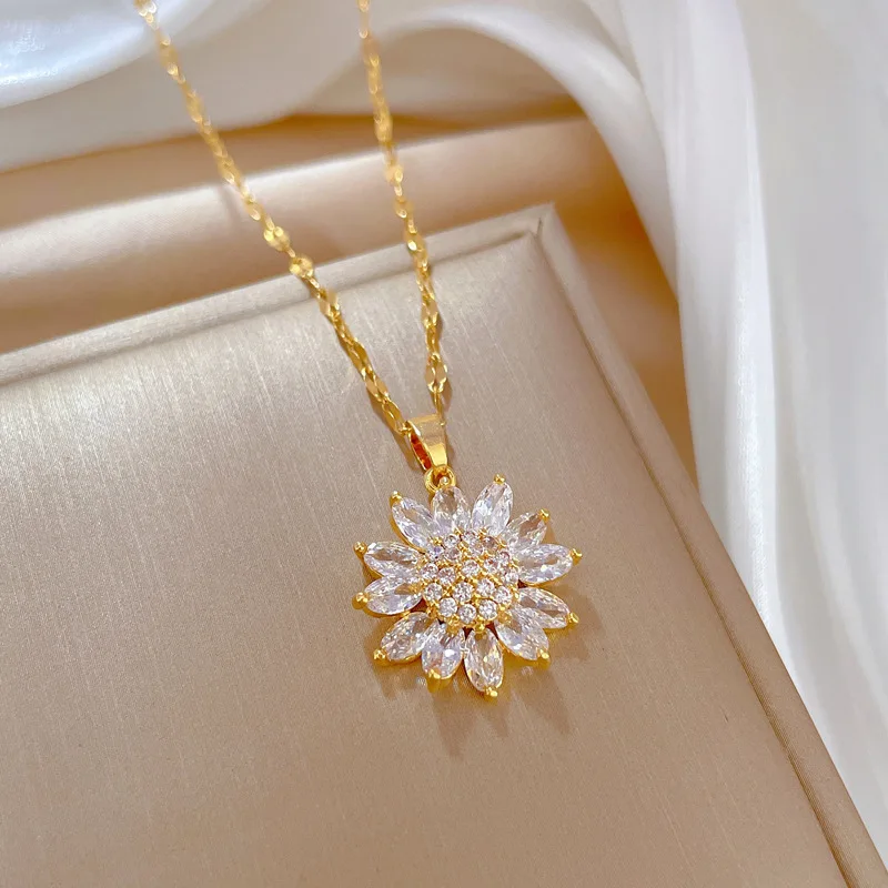JIEMUCHU Gold Plated Stainless Steel Flower Necklace For Women - Simple Chic Dainty Jewelry, Hypoallergenic