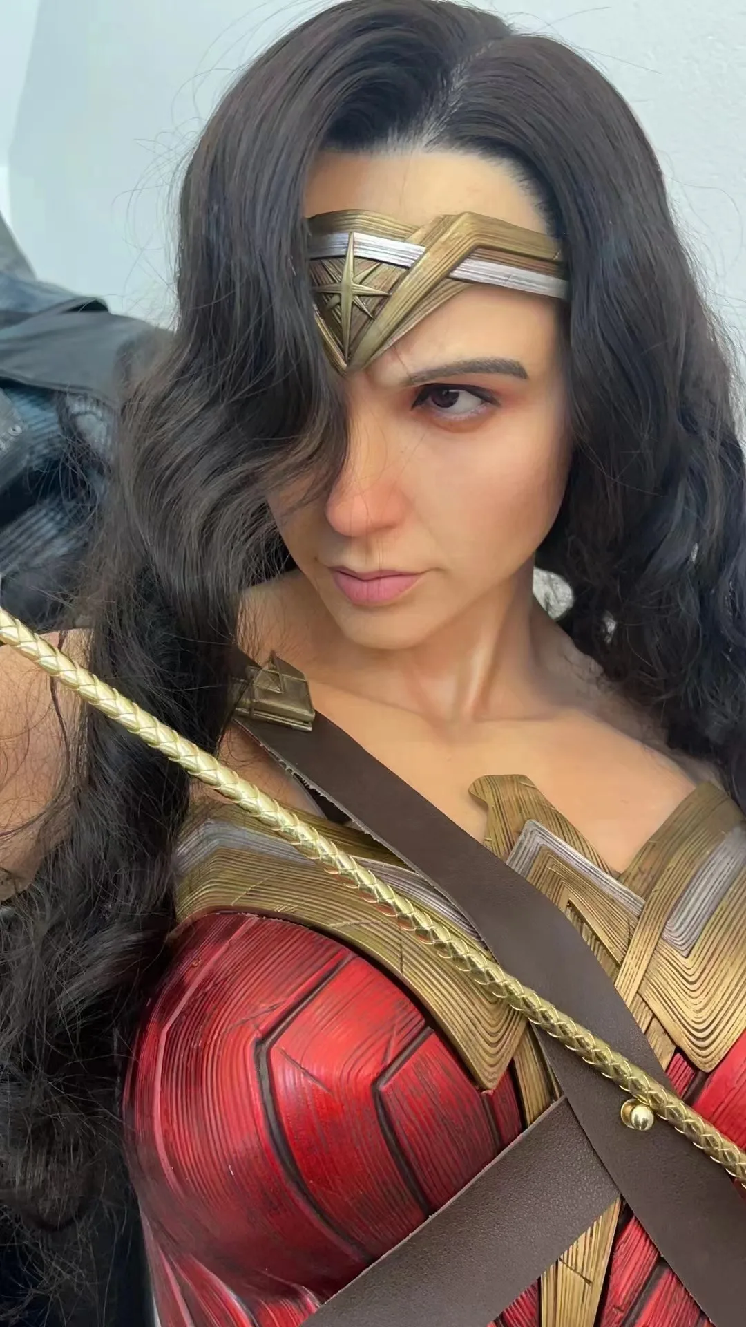 High Quality Realistic Attractive Female Resin Silicone Life Size Wonder Woman Resin Figure Bust Statue for Indoor Decoration