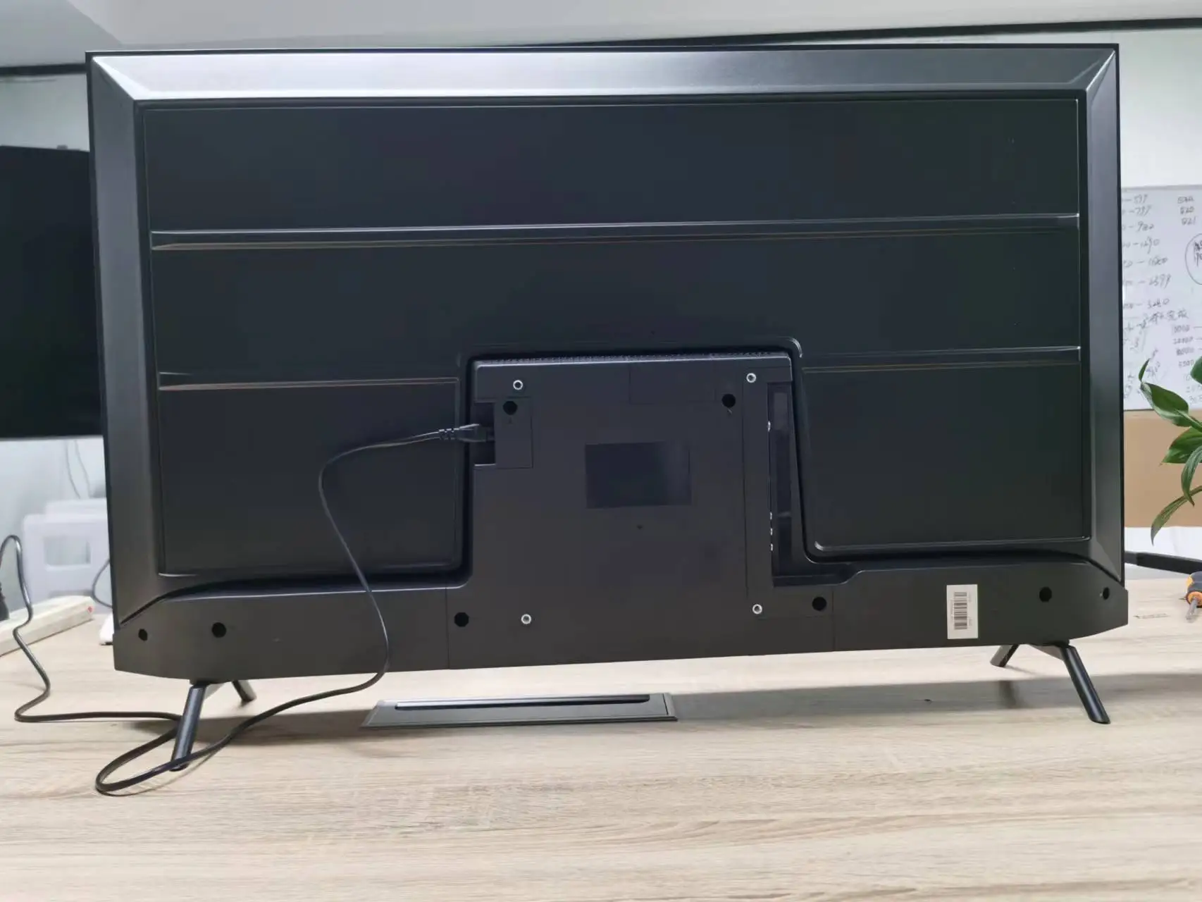 Skyworth 43 Inch 4K UHD LED Smart TV 43E3A - Android Home Theater