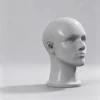 Gris oscuro