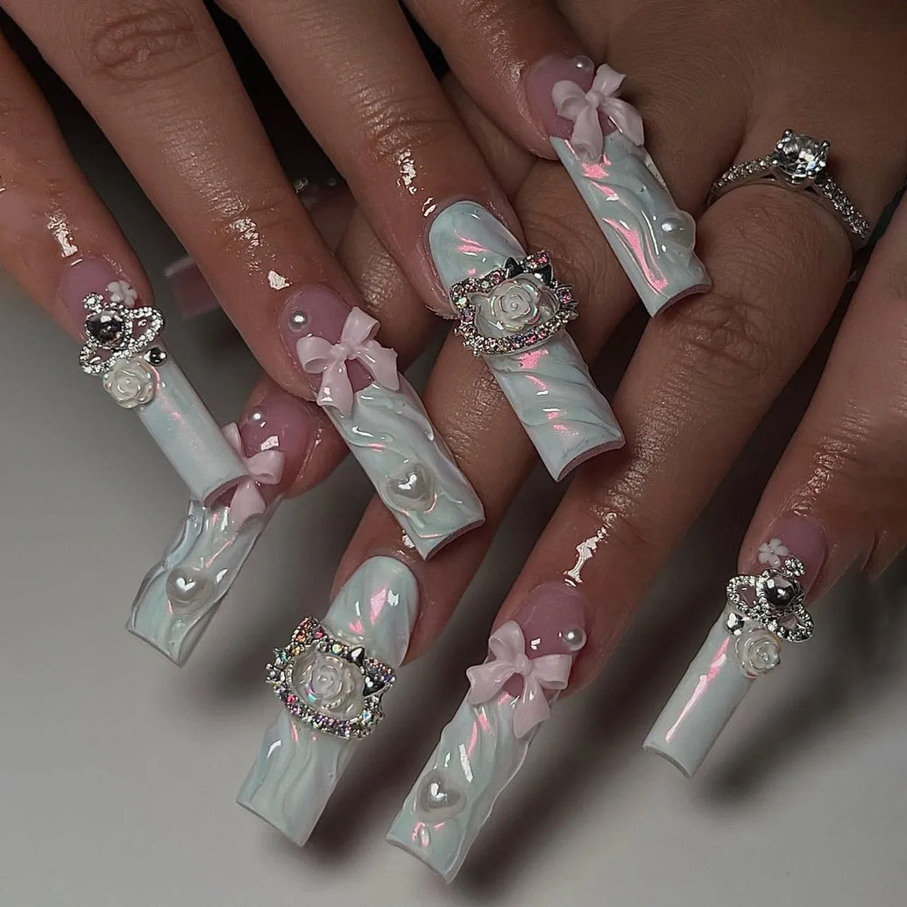 Fake Nails Avec Design 3D Crystal Mix Press on Nails With Diamonds Kawaii Pink Cartoon Resin Nail Art Decoration