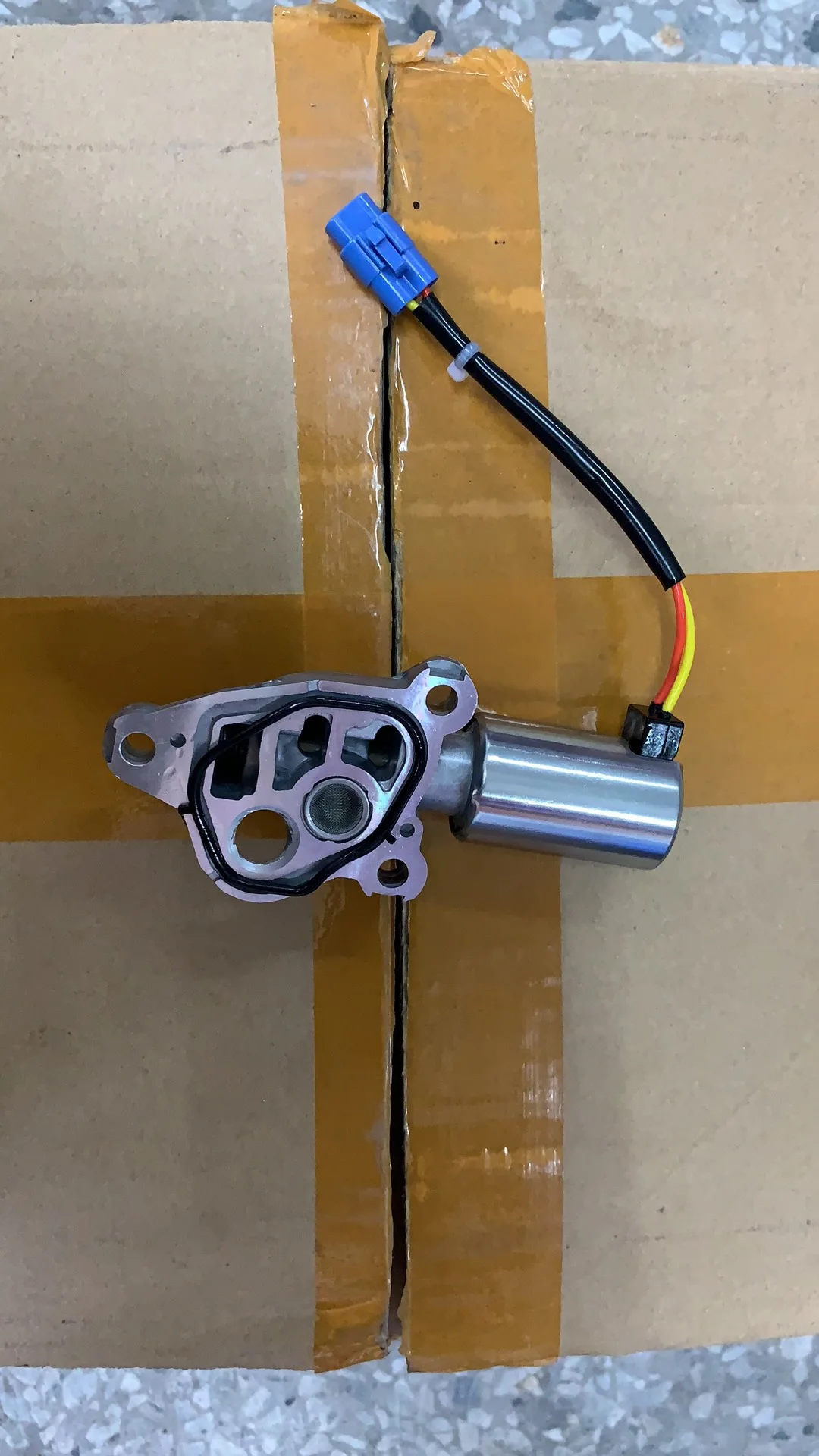 Auto Engine Oil Control Solenoid Valve 16550-69GE3 for