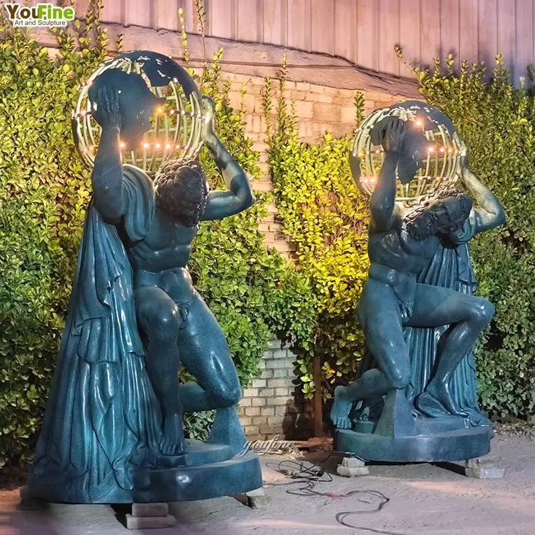 ブロンズ製アトラス像、有名なギリシャ神の彫刻、屋外庭園、中庭、公園