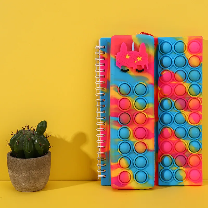 Многофункциональный пенал для ноутбука