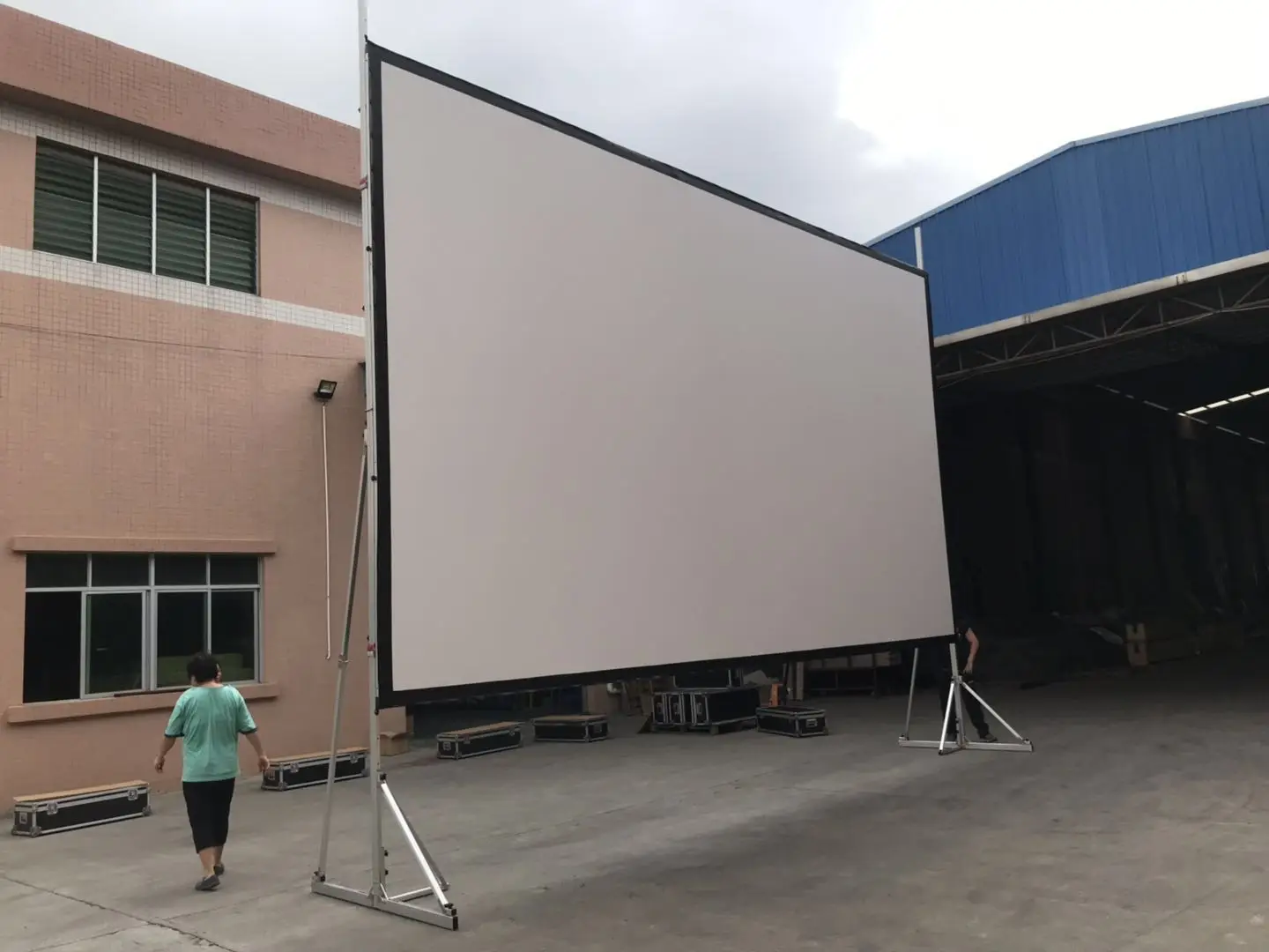 Telon Fast Fold 400 Inch Portable Outdoor 3D 4K Double-Sided Screen with Flight Case for Camping & Beach Use
