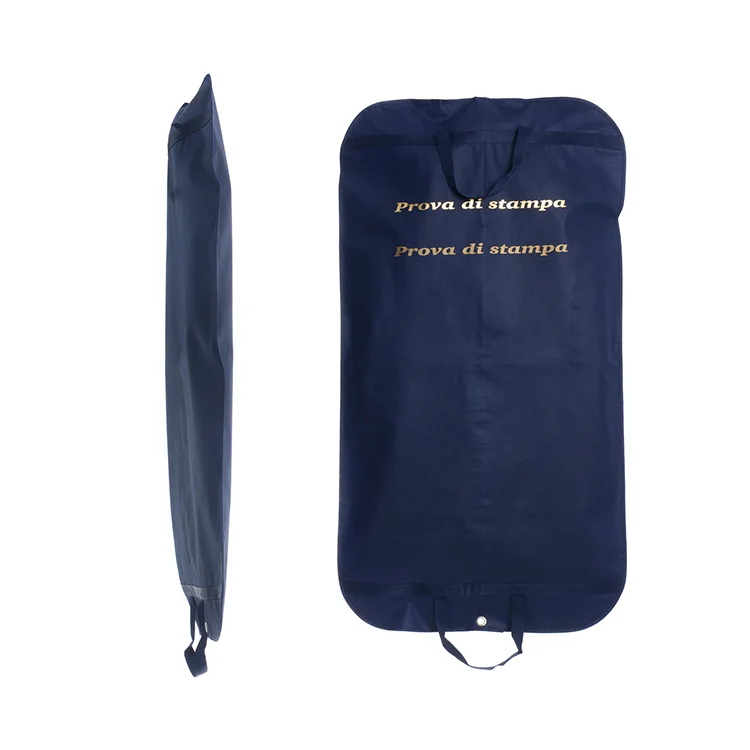 La Ropa Del Paquete De La Mujer En Bolso De La Maleta En Cama, Se Prepara  Para El Nuevos Viaje Y Viaje Al Viaje De Fin De Semana Foto de archivo -