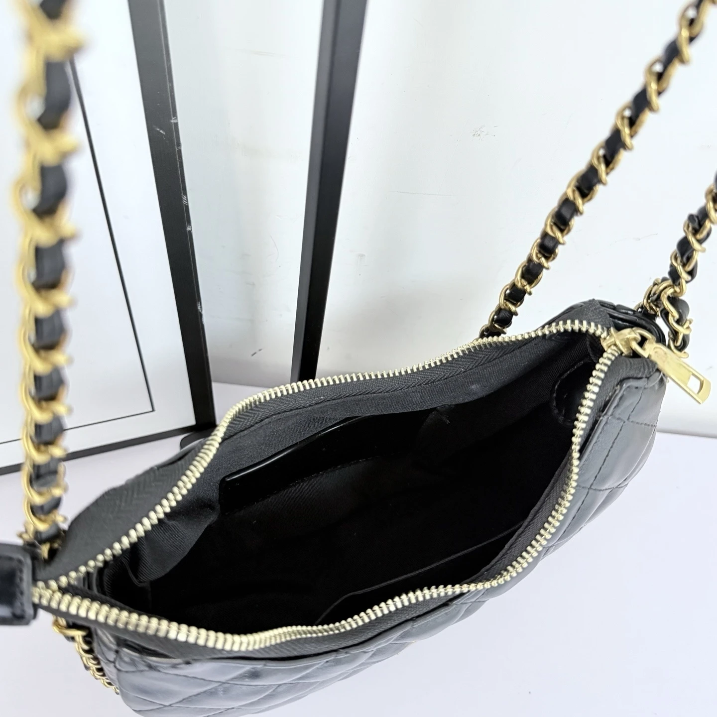 Women’s Handbag Single Strap Polyester Lining Zipper Closure Candy Stylish Leather Shoulder Bag