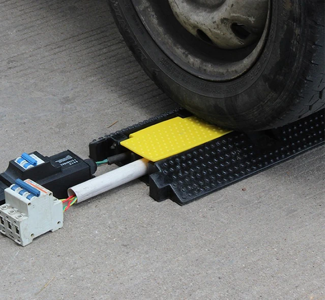 Wholesale Custom 5-Channel Speed Bumps Rubber Speed Hump Stage Cable Protector Ramp with High Capacity factory