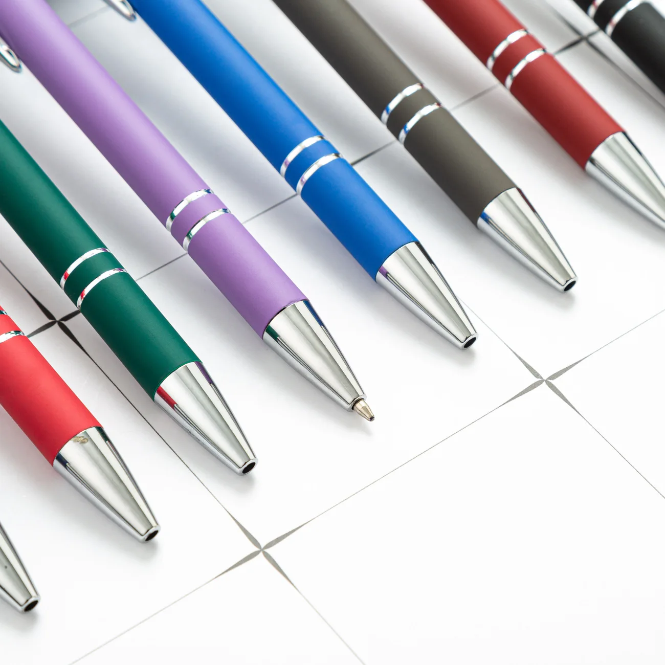 Confezione da 6 penne a sfera 2 in 1 con punta stilo retrattile, penna stilo in metallo per touch screen, inchiostro nero da 1,0 mm, 6 pezzi