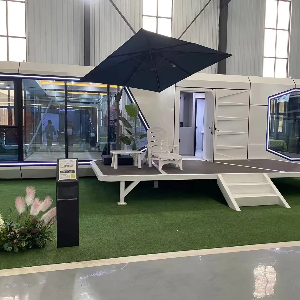 Smart Space Capsule House - Tech-Equipped Compact Living Pod with Modern Design for Hotel