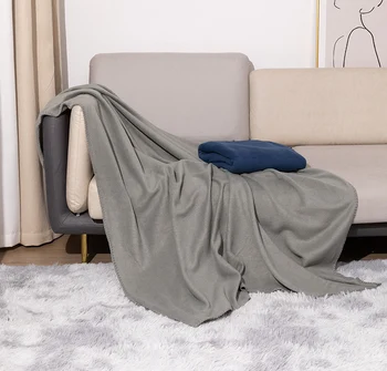 Factory Direct Supply Comfortable Microfiber Fabric Coral Fleece Flannel Blanket Multifunctional Christmas Gift