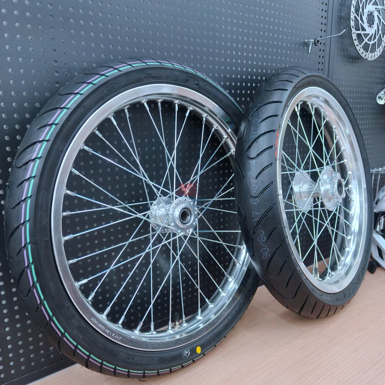 silver rim wheel.jpg