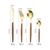 Set da quattro pezzi in oro (senza confezione regalo)