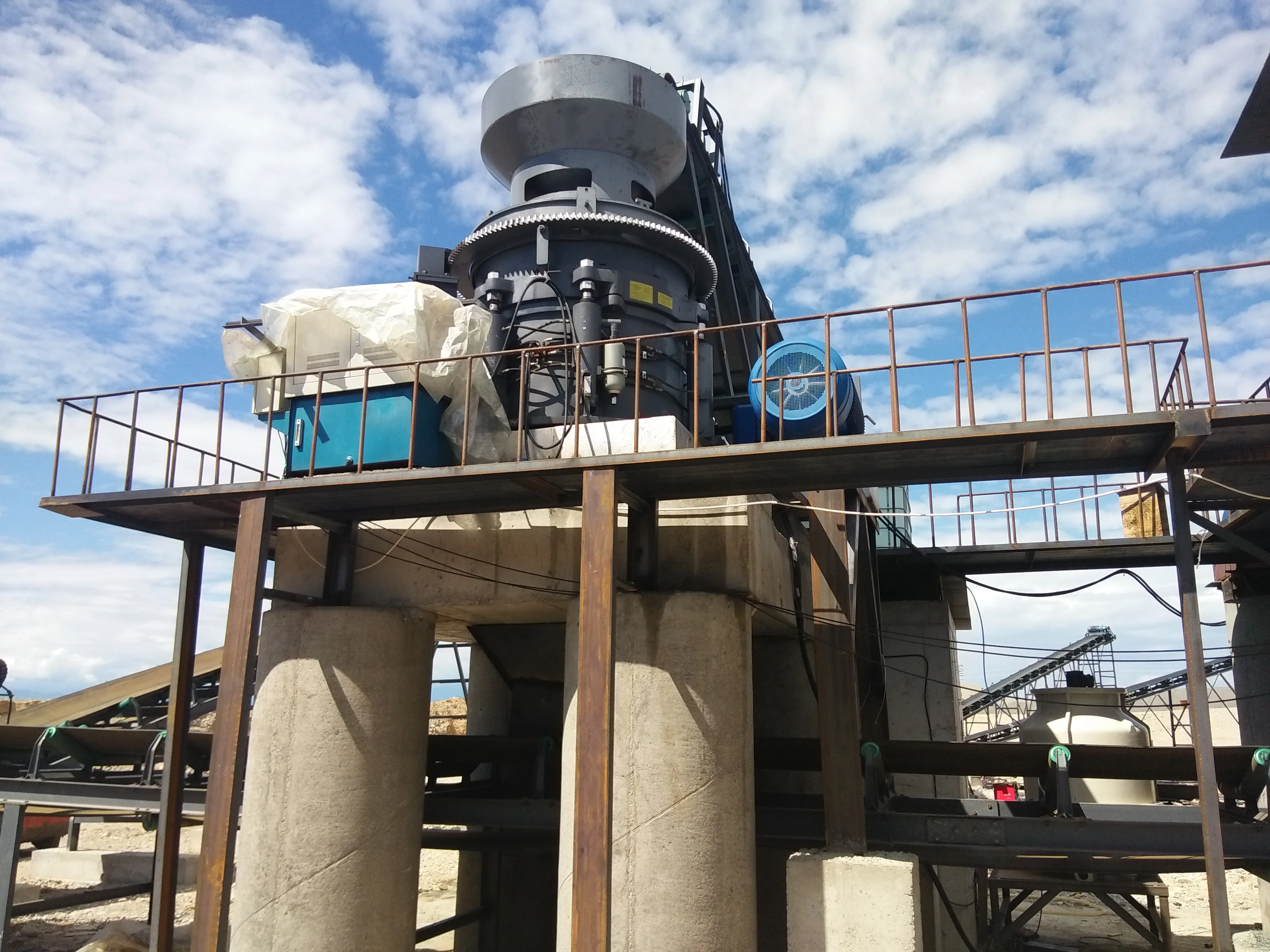 High Efficiency PYB 1200 Spring Cone Crusher Supplier Basalt Cone Crusher for Quarry Stone