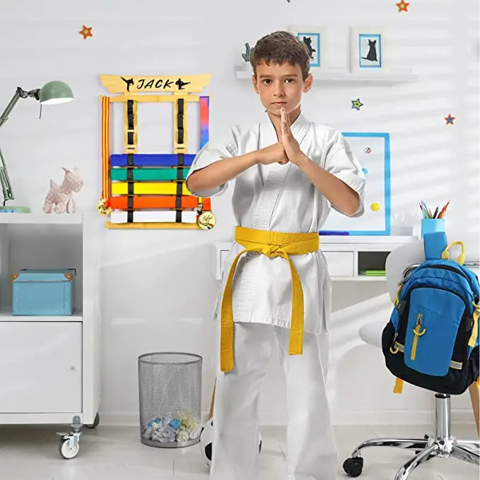 Présentoir à Ceintures Arts Martiaux En Bois - Porte Ceintures Et Médailles - Installation Murale Facile - Pour Karaté, Taekwondo, Judo - Cadeau Sportif