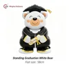 Oso blanco de graduación de pie