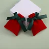 Sac rouge avec ruban vert