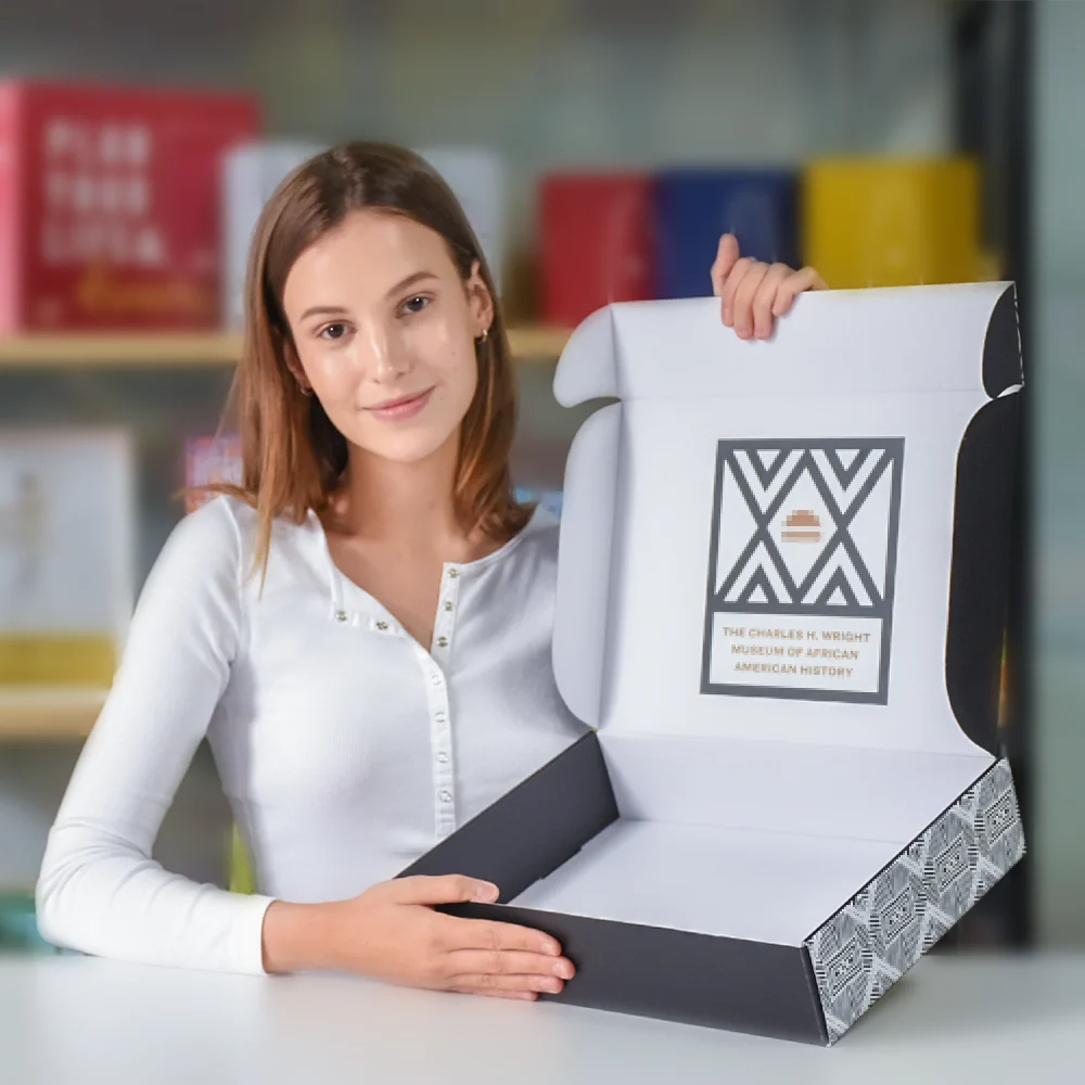 Custom Logo Cardboard Cartons for Cosmetic Set & Clothes Packaging Free Shipping Mailer Black with Embossing Printing Low MOQ