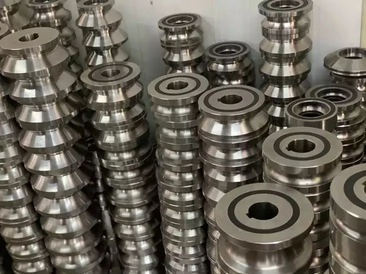 Mill Pipe Rolling Dies Tube Tooling Set / Pipe Forming Roller Dies