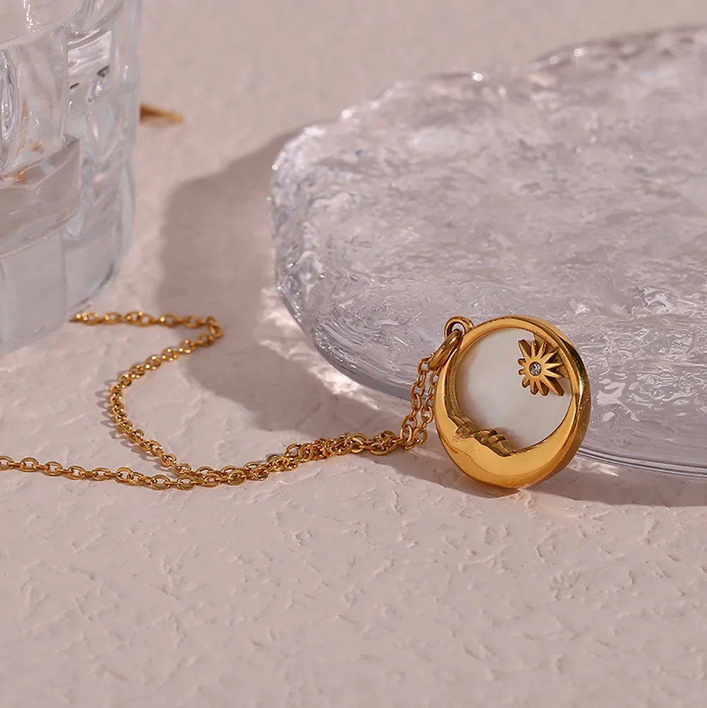 Guarantee Dreamshow Natural Shell 18k Gold Plated Disc Sun Moon Pendant Necklace Tarnish Free Stainless Steel Necklace Jewelry