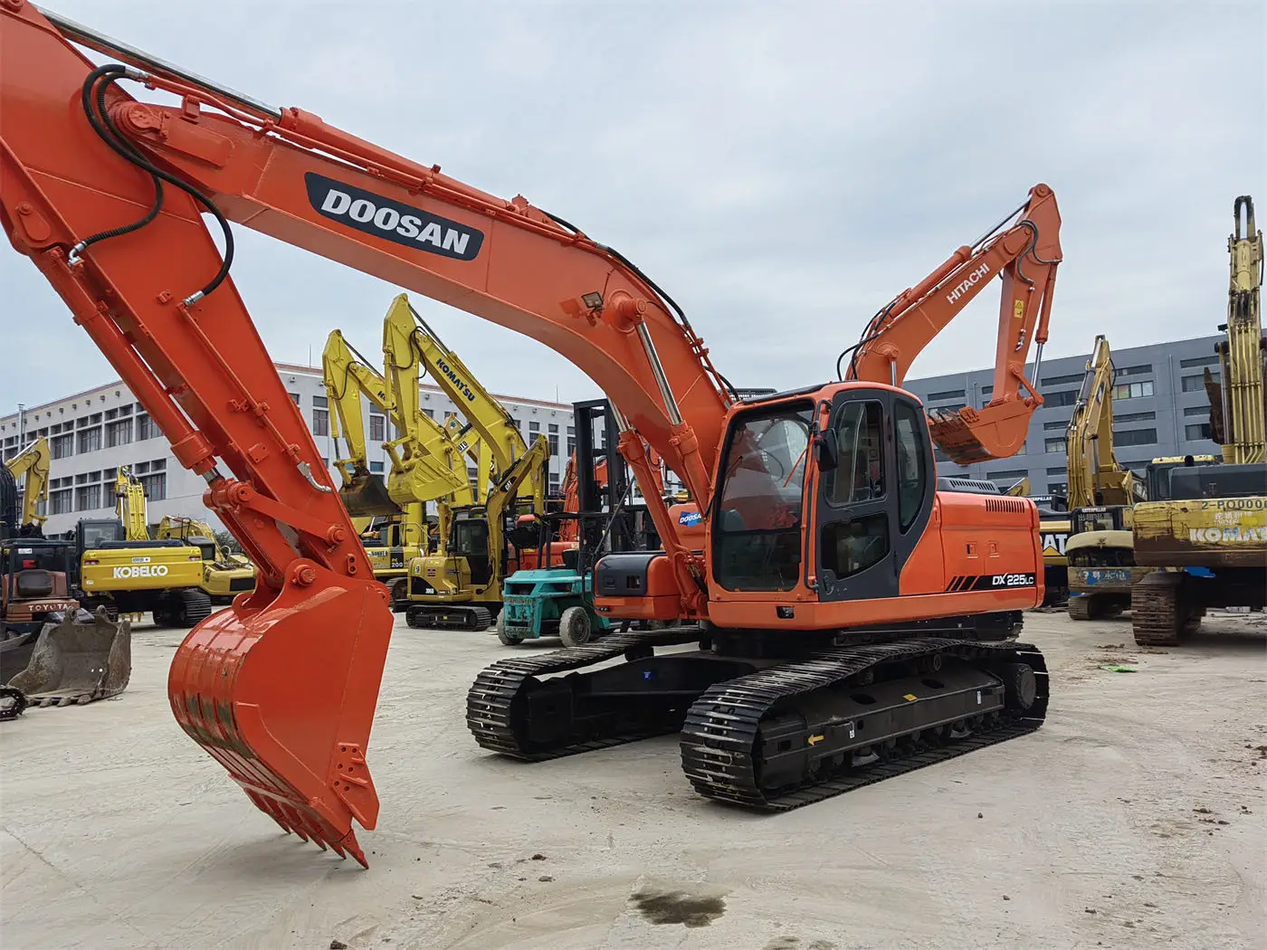 Used Excavator Digger - Doosan Dx225 with 2001-4000 Hours