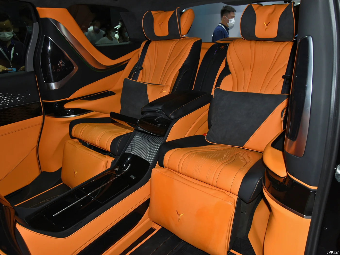 Electric Vehicle Mpv Voyah Dreamer Ev Car 5 Door 7 Seat Drive Fast