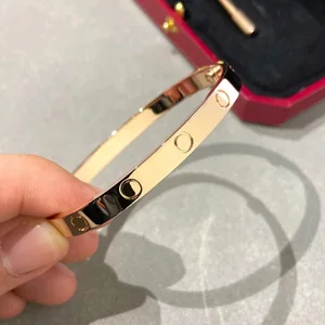 Luxury Elegant Stainless Steel Cross Bracelet for Women Rose Gold Nail Chain Romantic Wedding Fashion Mens Bracelets Wholesale