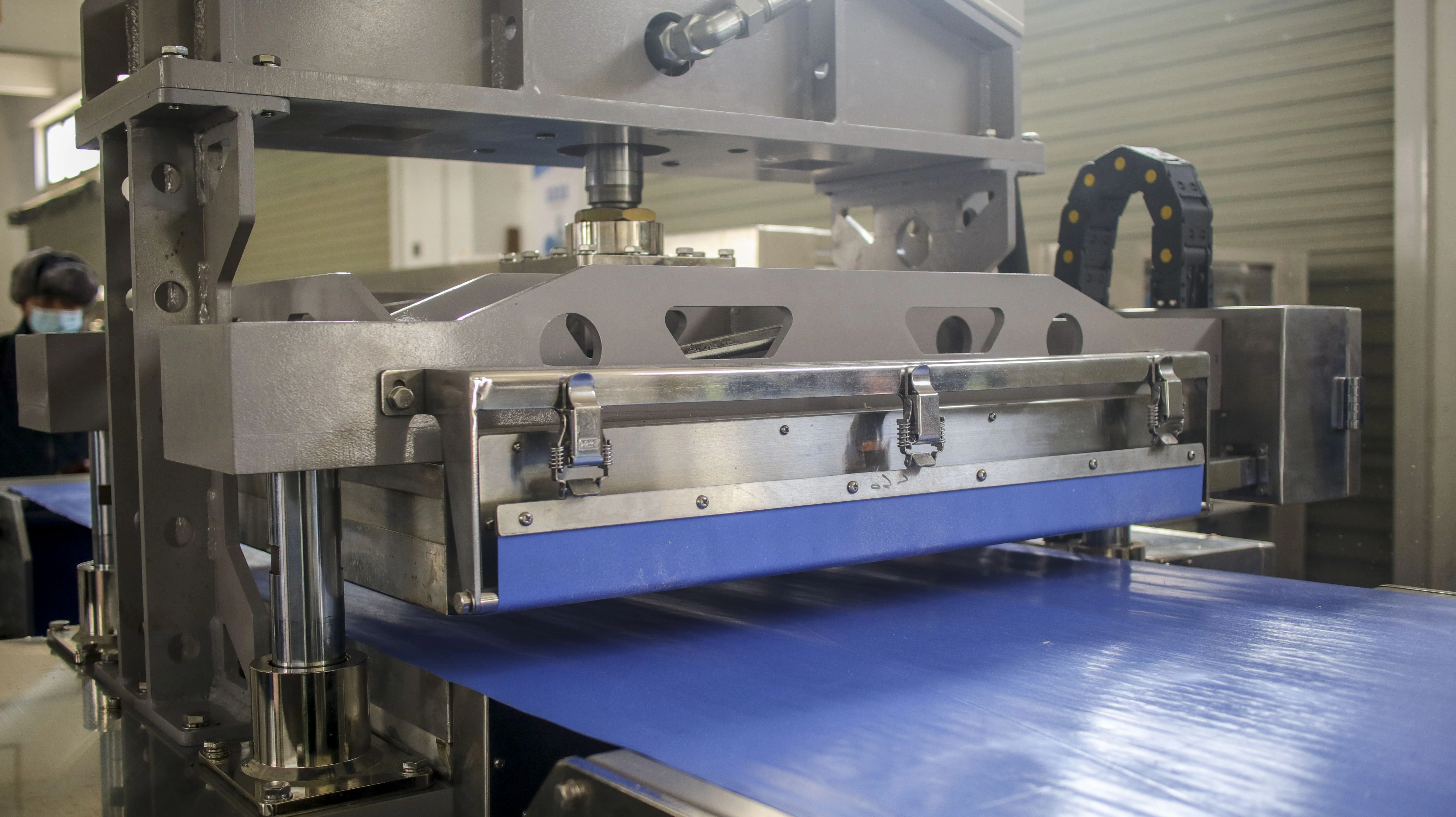 Commercial Hydraulic 8200 pcs/h Tortilla Pressing Machine microcomputer control