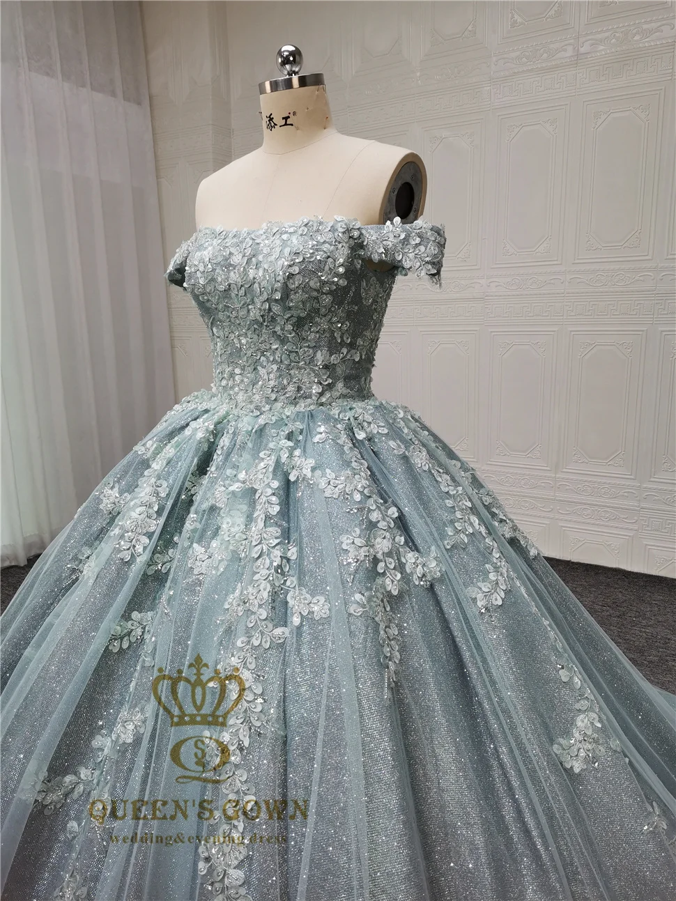 QUEENS GOWN Mint Green Ball Gowns Dress Puffy Lace Glitter Shiny  Off-shoulder v Neck Ball Evening Gown