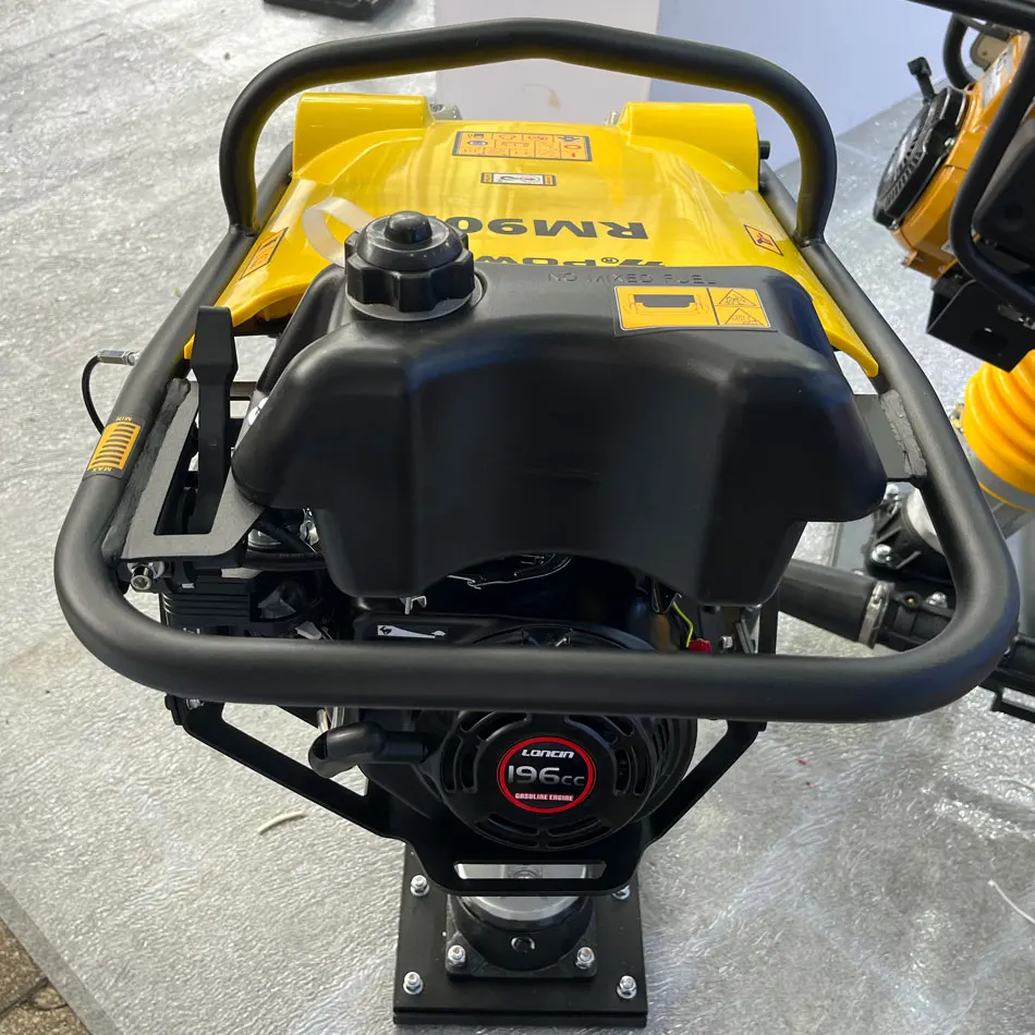 Измельчитель почвы с бензиновым двигателем для эффективного затемнения грунта