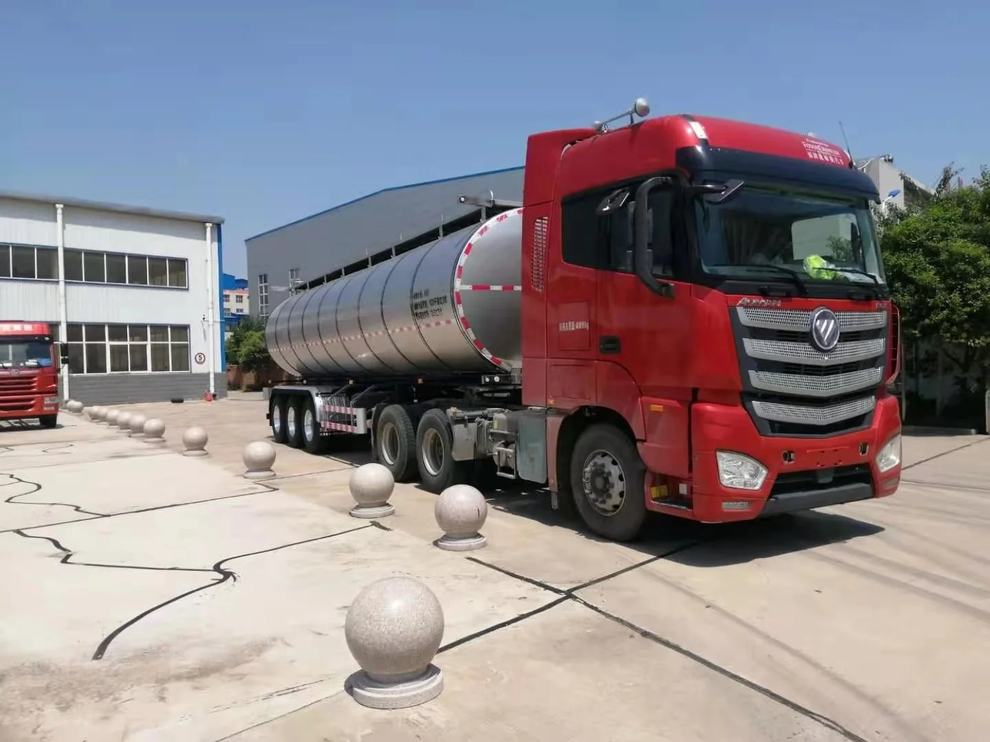 Грузовик для транспортировки овечьего молока на 8000 литров из Кении