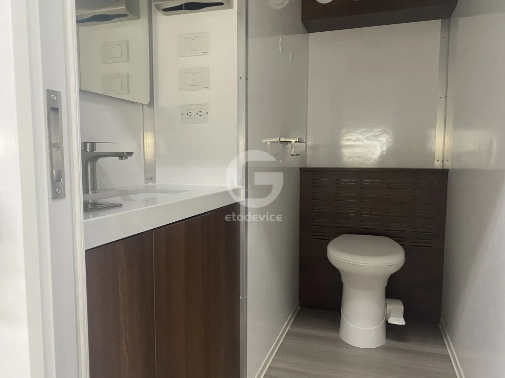 Customized  Public Toilet with Steel Skid Outdoor Mobile Portable Toilet Trailer WC Australia with CE