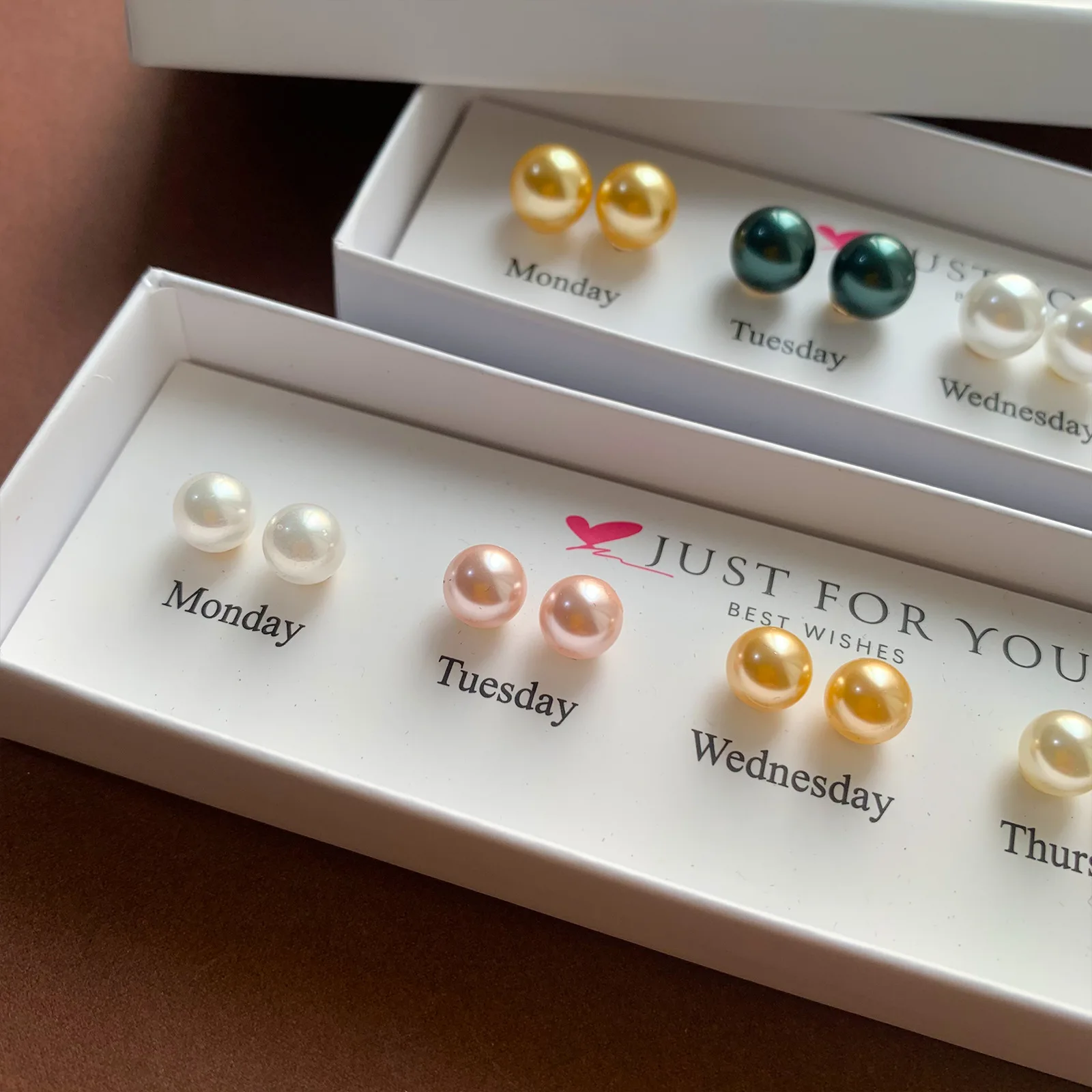 Minimalist Weekly Pearl Lot of Earring Set with Gift Box Wholesale Glass Mother of Pearl Stud Earrings for Women Mixed Size