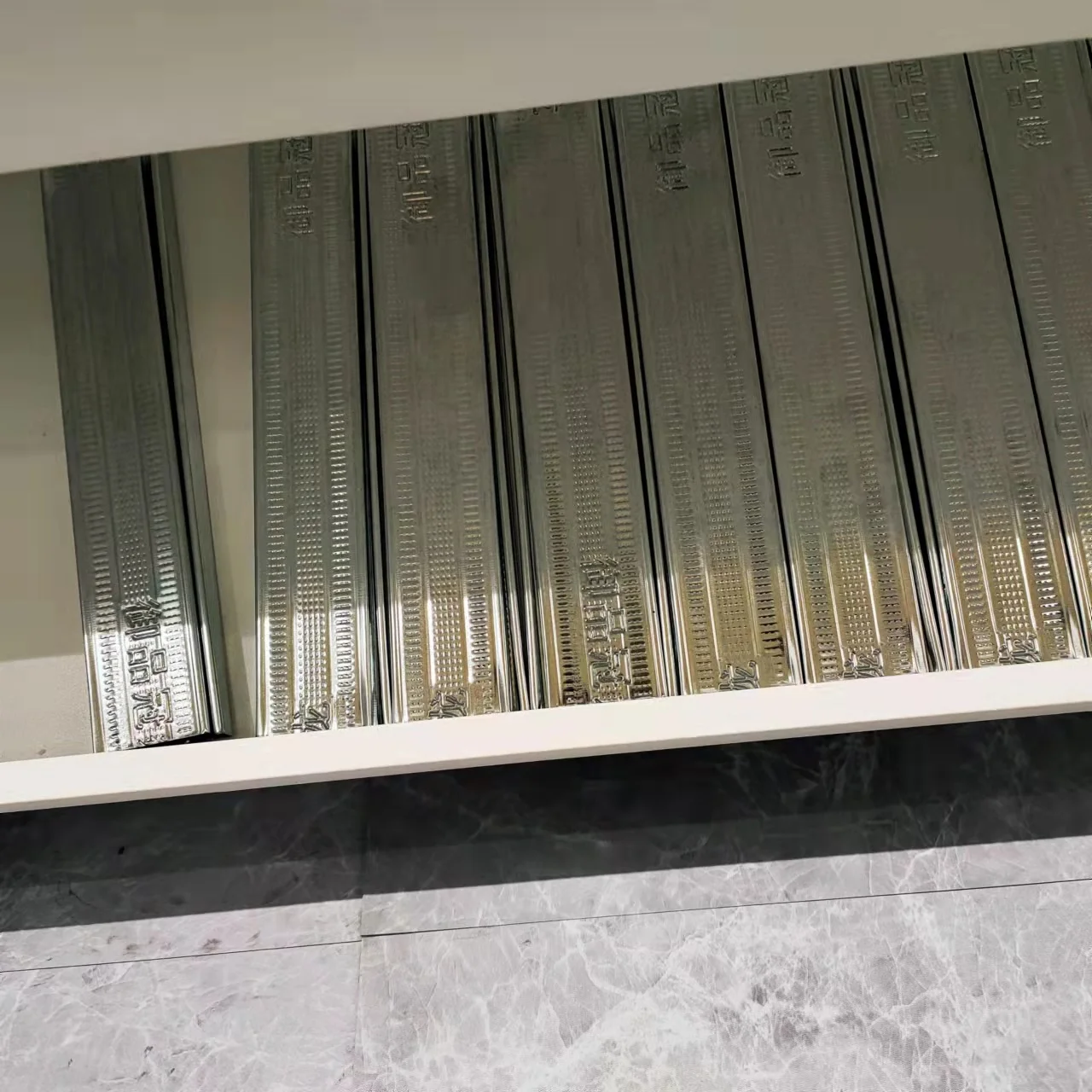 Factory  Price Wall Angle for False Ceiling Gypsum Accessories Ceiling Grid Components