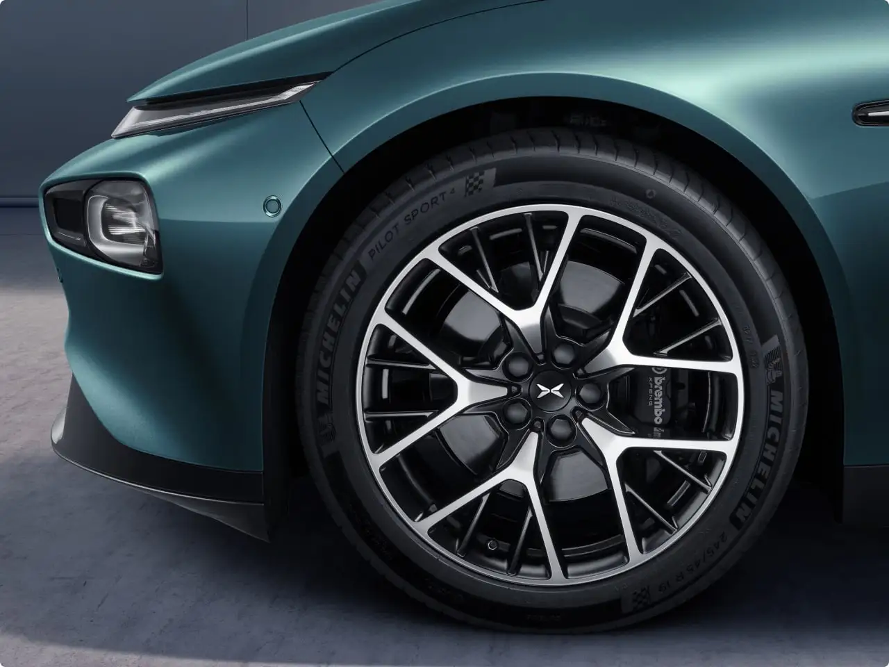 2024 Sport Xpeng Sedan P7i 550KM Pro Fast Charging 5 Seater