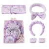 Conjunto morado de cinco piezas.