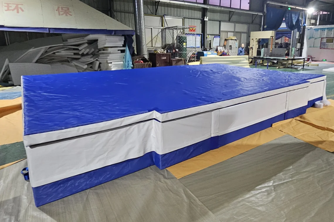 School Athletics Competition High Jump Mat Shock-Absorbing Safety Landing Mat for Long-Term Use