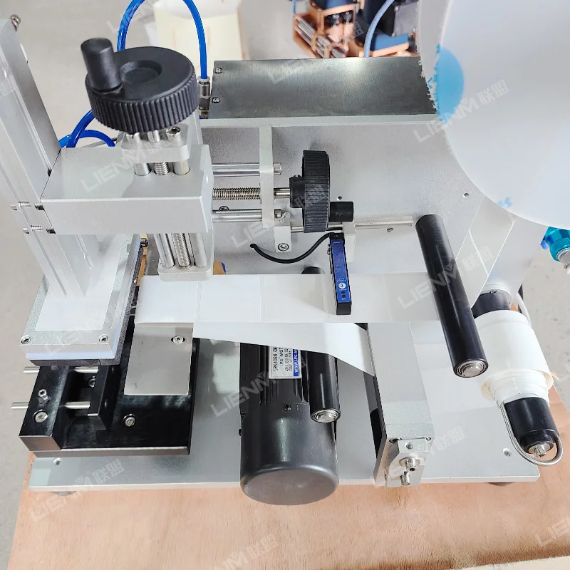 Factory Labelling Machine Semi Automatic Vial Square Bottle Sticker for Small Business Touch Screen Customized Control