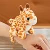 Giraffa in piedi sulla spalla [può essere utilizzata come braccialetto]]
