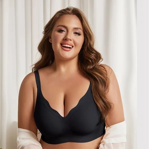 Customized Logo Seamless Plus Size Wireless Bra for Women Push up Bralettes Ladies V Neck Full Cup Padded Scalloped Bras