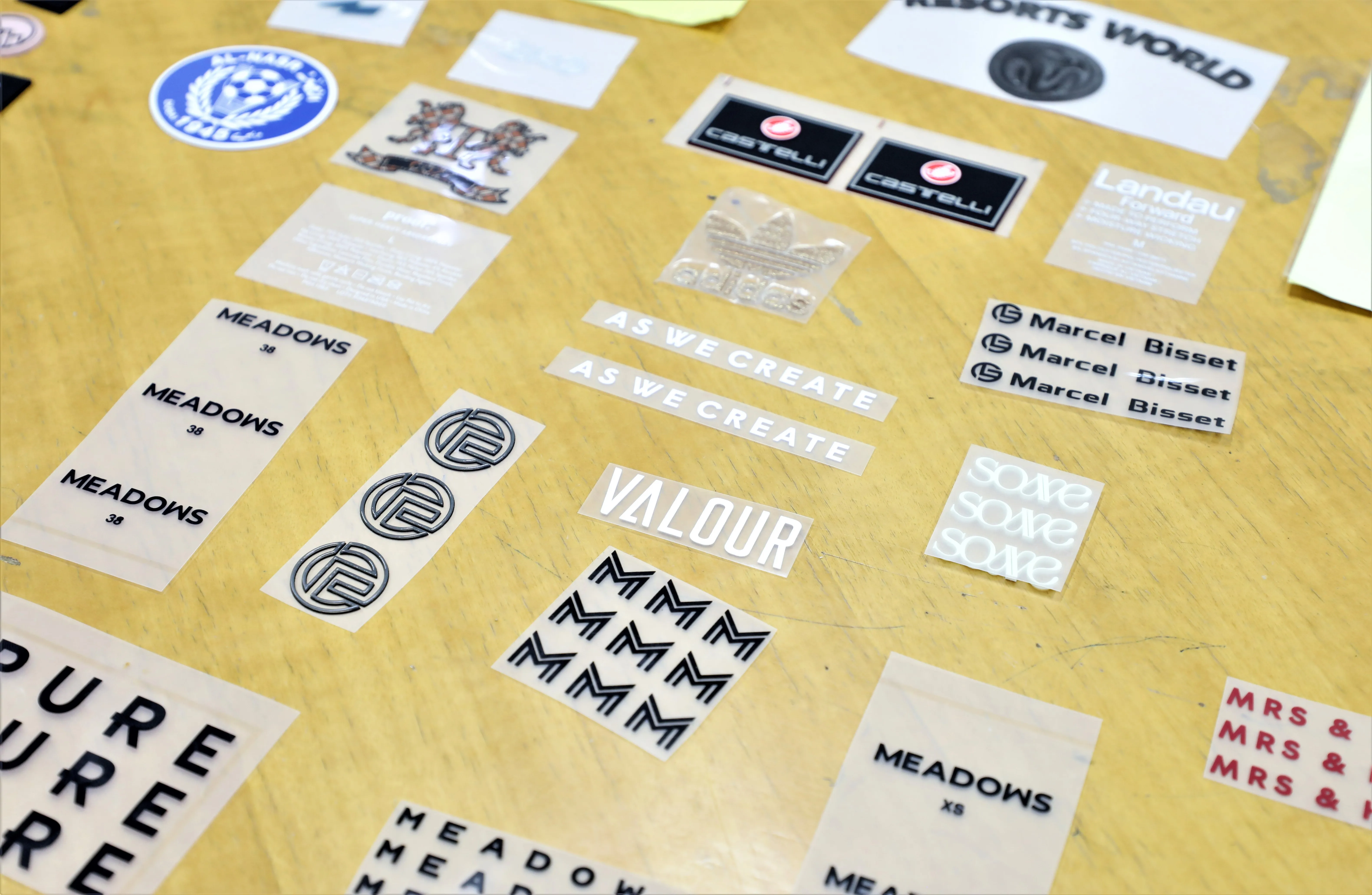 Customized Silicone Heat Transfer Labels 0.3-1mm Thickness Plate 2D Garment Main Labels Used for Clothing Bags and Head Ware