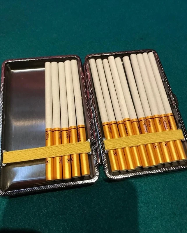 jeweled cigarette holder EA003 Thin Shiny Rhinestone Cigarettes Holder Holds 20 Regular Cigarettes  Bling Diamond Cigarette case with Lighter