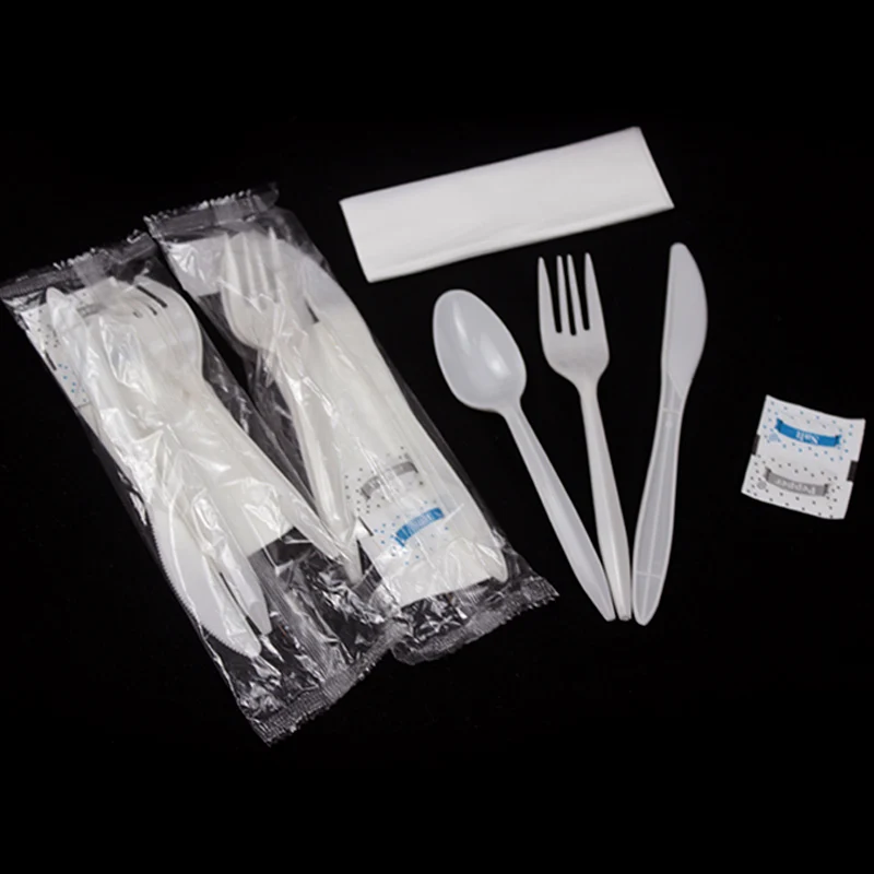 Einzeln Verpacktes 6-in-1 Einweg-plastikbesteck-set (2,5g Messer,Gabel,Löffel,Serviette,Salz Und Pfeffer) In Einem Polybeutel