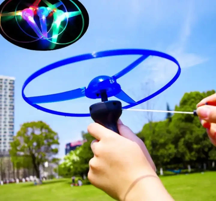 RTS 2023 забавная пластиковая вращающаяся светодиодная летающая тарелка игрушка уличная Летающая дисковая