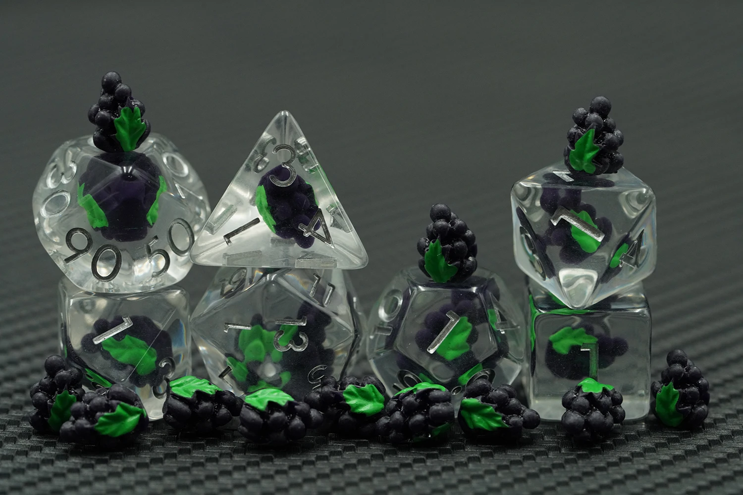 Dungeons and Dragons Game Accessory-Resin Polyhedral Dice Set Grape Shape Inside D20 7 Pcs Silver Number details