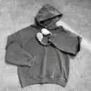 Gris oscuro