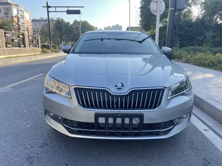 Skoda Superb with manual transmission was registered in December 2017 with a displacement of 1.4L and has driven 110000 km