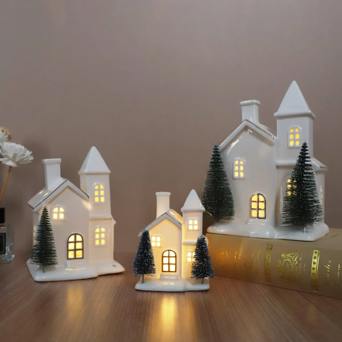 Set Di 18 Statuine Natalizie In Ceramica Bianca Glitterata – Case, Chiesa E Alberi, Alte 12-18 Cm, Porcellana Effetto Neve