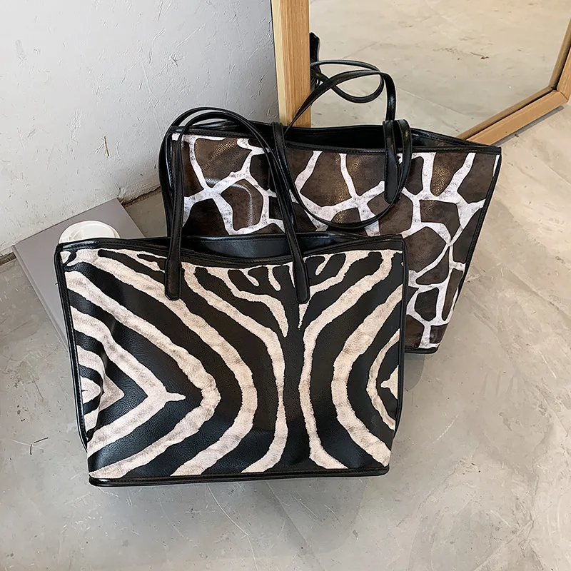 NWT Juicy Couture Chestnut Chino “Mommy & Me” Purse Box Handbag Crossbody  Set | Purses and bags, Cross body handbags, Handbag